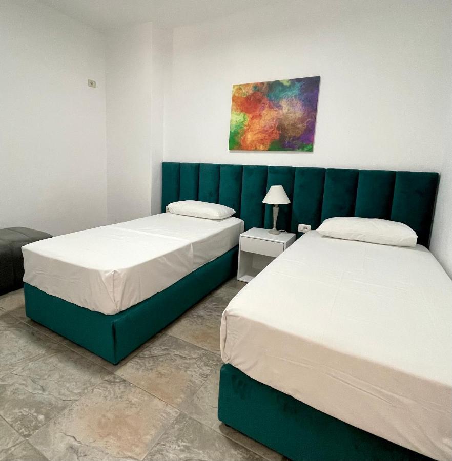 סרנדה Sunny Bay Apartments מראה חיצוני תמונה