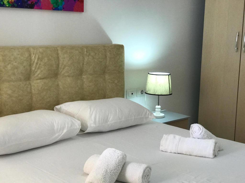 סרנדה Sunny Bay Apartments מראה חיצוני תמונה